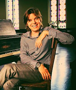Artem Belogurov, piano